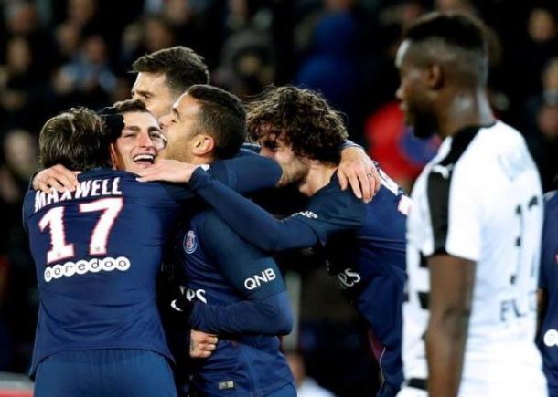 Football Soccer - Paris Saint-Germain v Rennes - French Ligue 1 - Parc des Princes, Paris, France - 6/11/16 Paris St Germain's Marco Verratti (2nd L) celebrates with team mates after he scored during the match against Rennais. REUTERS/Jacky Naegelen