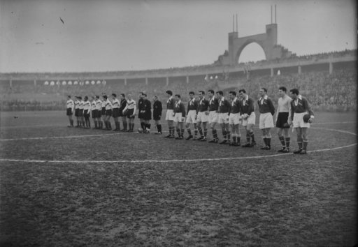 l-equipe-de-l-asse-au-stade-gerland-a-lyon-vers-1950-5-fi-8315-._img.jpg